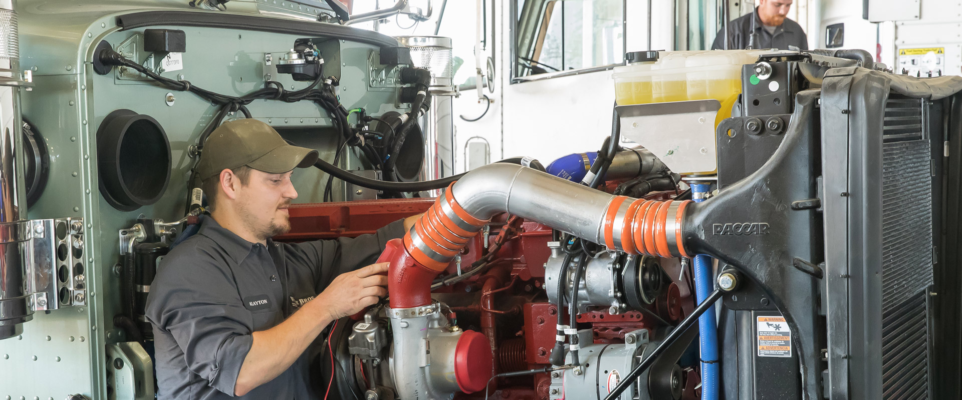 truck-service-center-employment-image-1